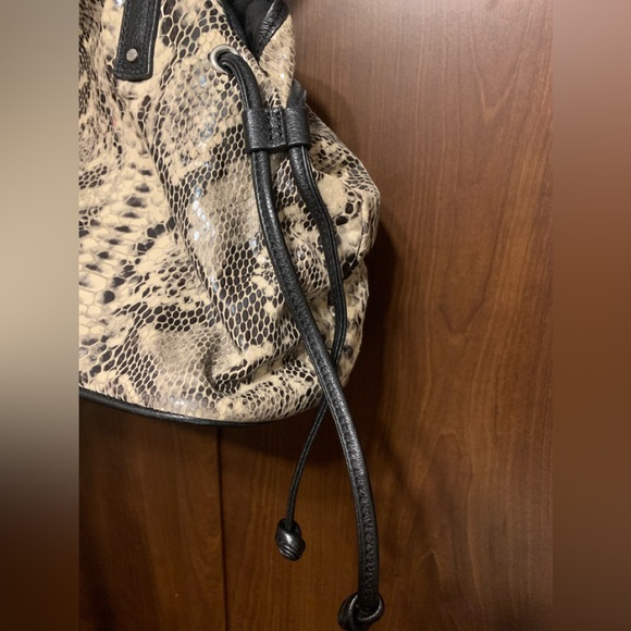 Daniel Leather Shoulder Bag - Picture 5 of 11